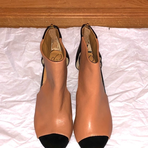 Authentic Beautiful NWOT Report Signature Bryanna Leather Peep Toe Booties sz 7 - Picture 3 of 6